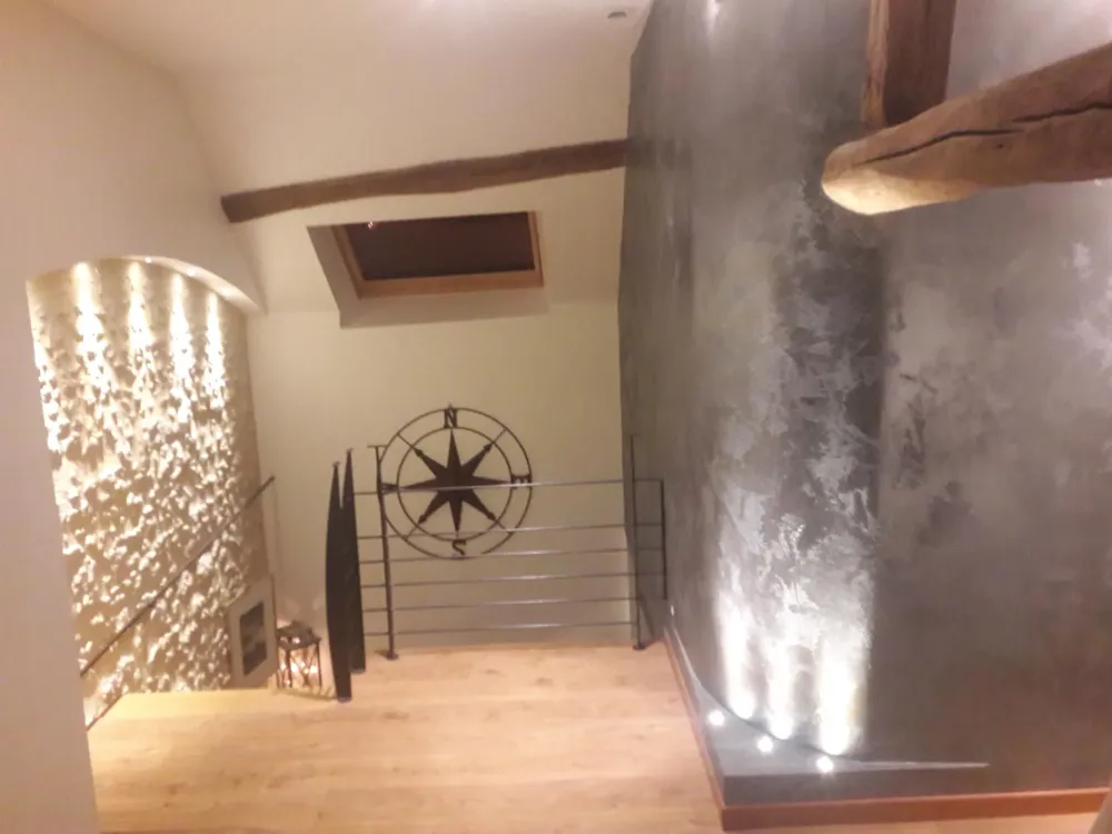 cage d'escalier éclairée