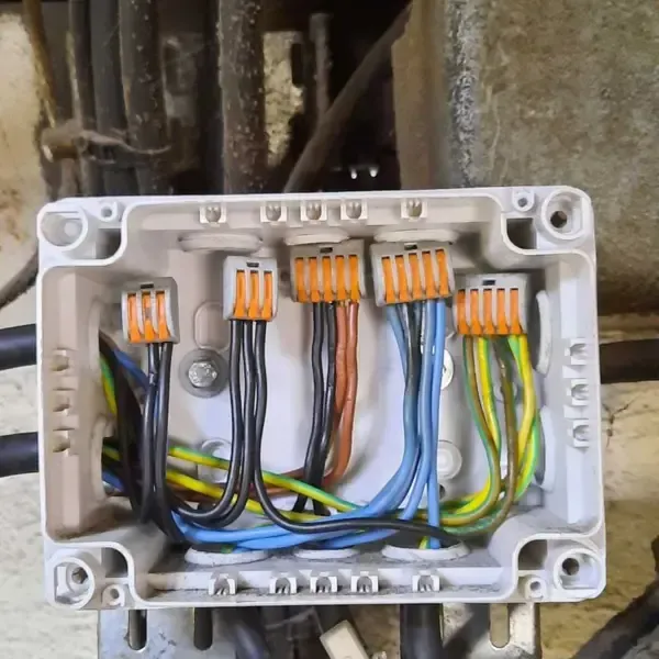 Travaux-dinstallation-lectrique--Toury-02